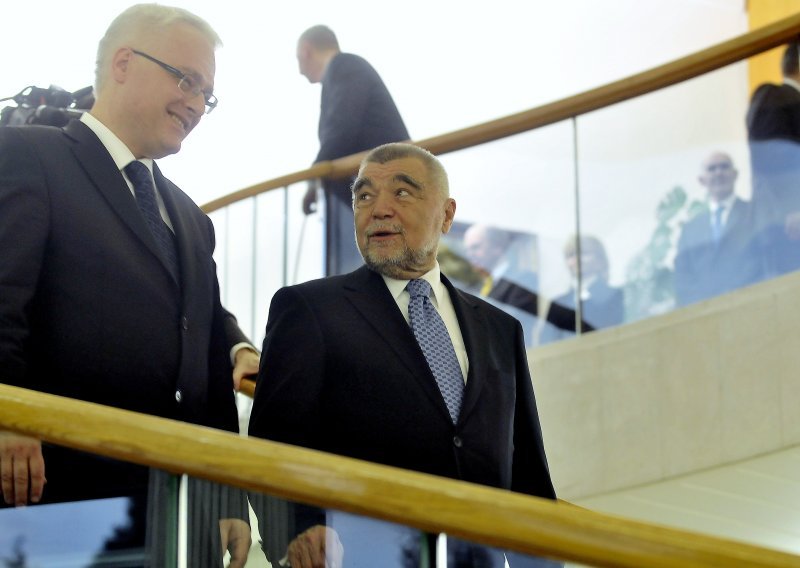 Mesić: Hrvatska je u pravim rukama