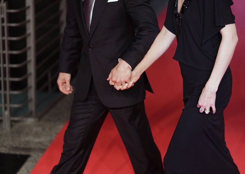 Tom Cruise nadgleda što Katie jede