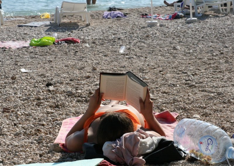 Na hrvatskim plažama uglavnom čitaju strankinje