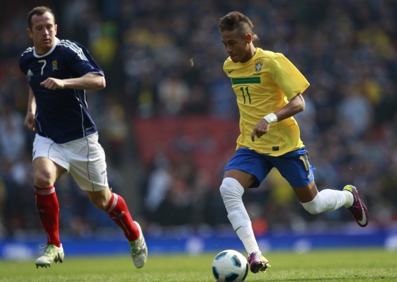 Neymar: Još moram puno raditi da bih bio kako Messi