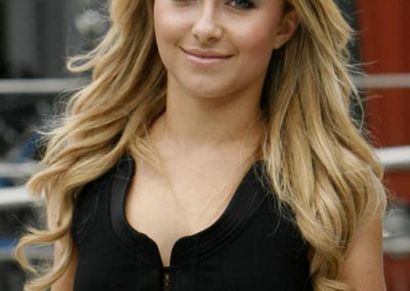 Pijanac pomokrio Hayden Panettiere