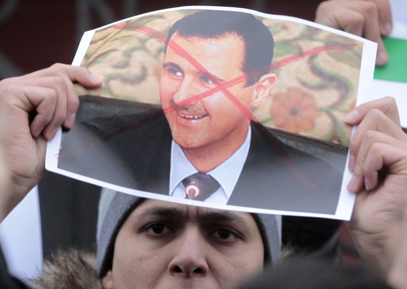 Al-Asad sprema osvetu iz palače na obali