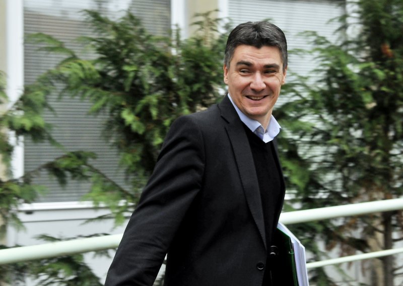 Pobjedu posvetio Ivici Račanu i najavio ukidanje državnih tajnika