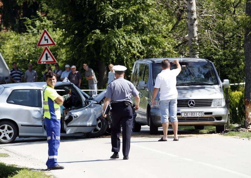 Lančani sudar pet vozila kod Buzina