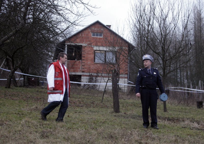 Sin premlatio oca, a žena muža i policajca