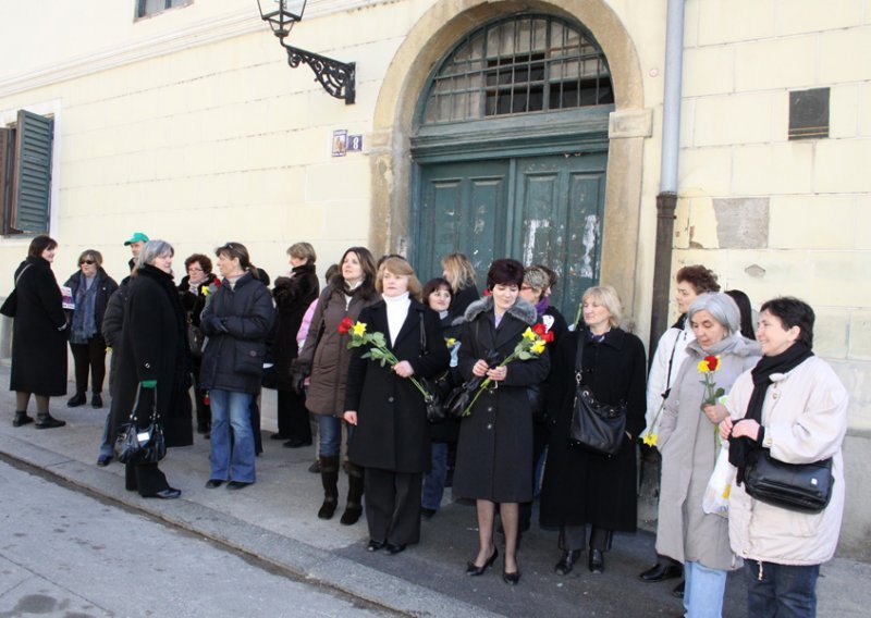 Krnjak primala nagradu, radnice Kamenskog protestirale