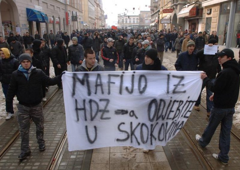 U Osijeku tisuću prosvjednika tražilo ostavku premijerke