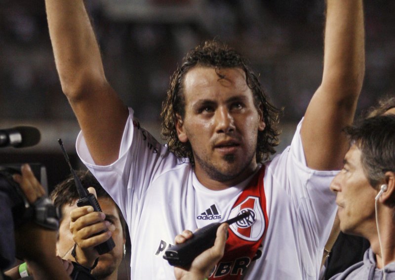 Napadač River Plate ima 100 kilograma