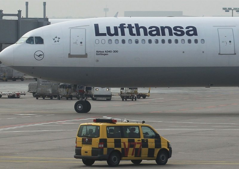 Na aerodromu u Frankfurtu morala dokazati da je dojilja