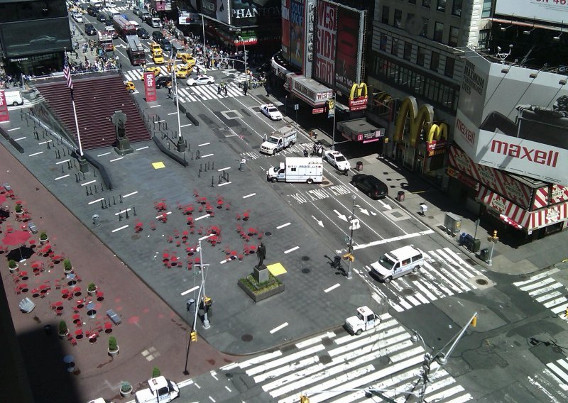 Lažna uzbuna na Times Squareu