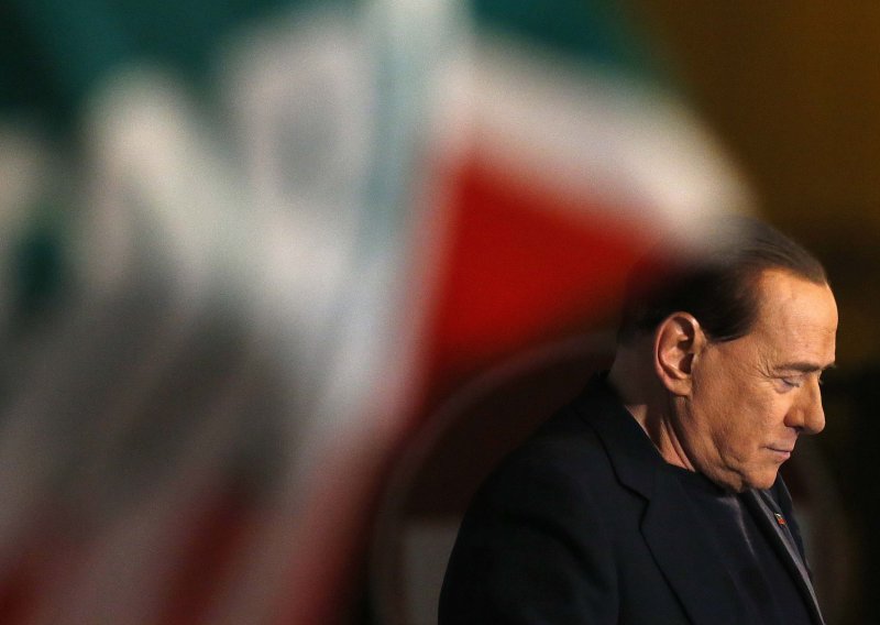 Talijanski tisak: Odlazak Berlusconija završetak jedne ere