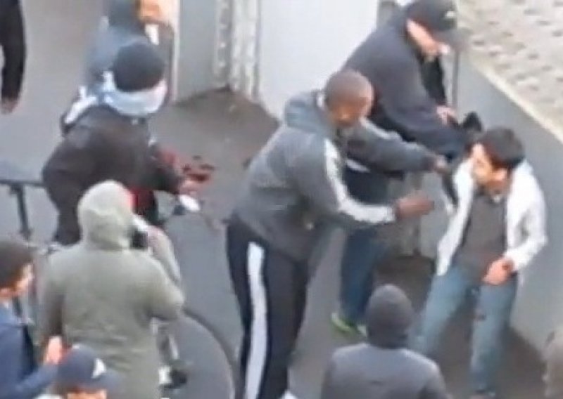 Nasilnici u Londonu opljačkali ozlijeđenog dečka