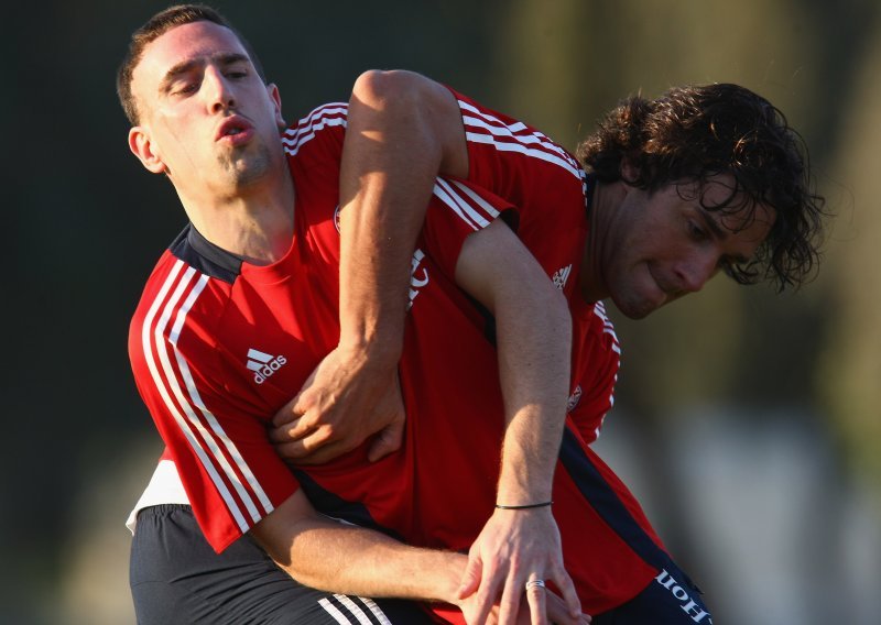 Ribery na treningu 'udario' po Tonijevim testisima