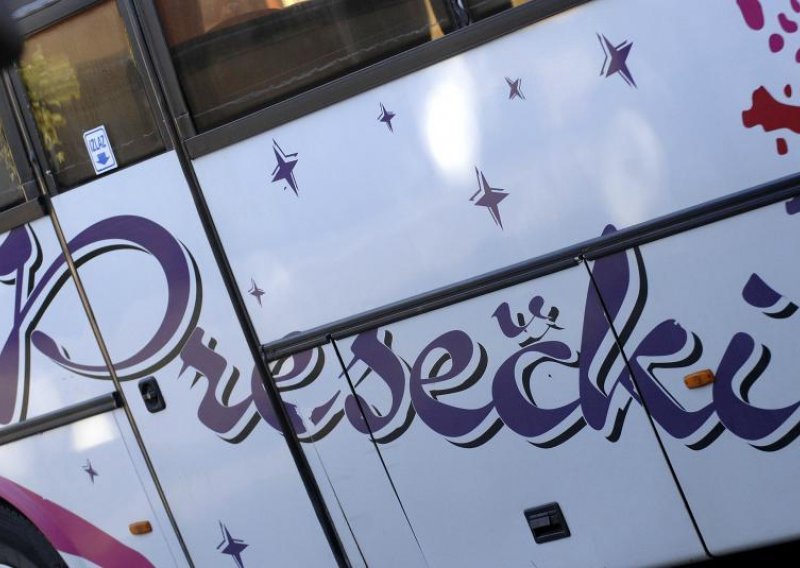 Jedna osoba teže, osam lakše ozlijeđeno u autobusnoj nesreći
