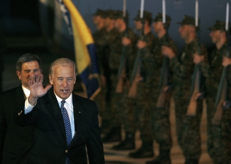 Biden dolazi ukrotiti Dodika