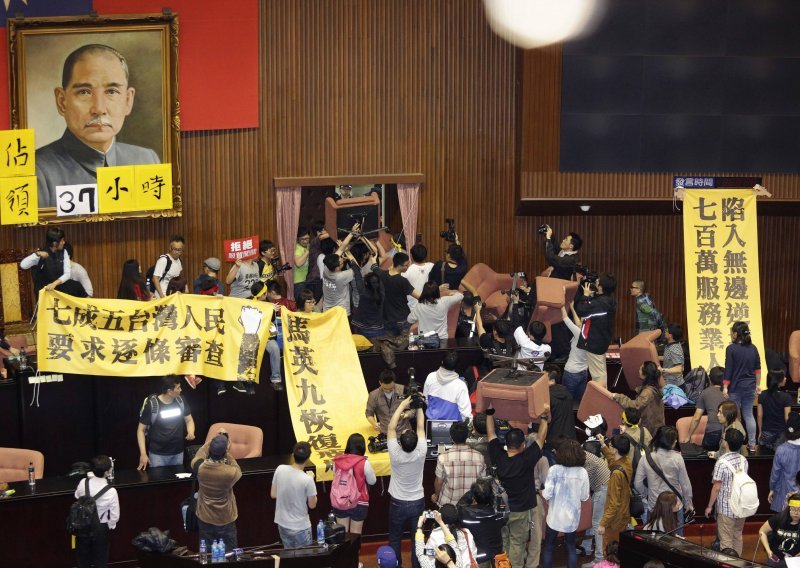 Tajvanski studenti ustali protiv Kine