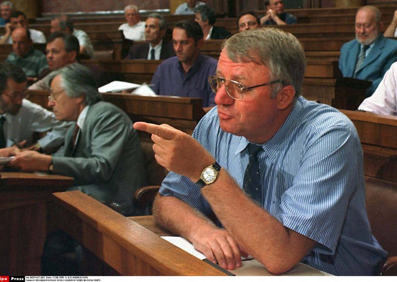 Seselj sentenced to 18 months for revealing witnesses' identities