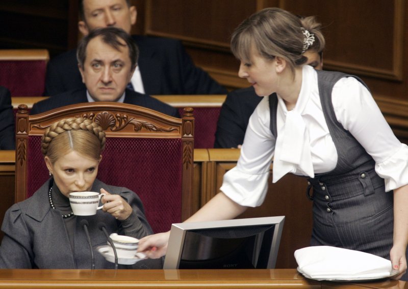 Timošenko zastupnicima plaće reže na pola