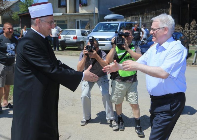 Josipović: Posao oko nafte i plina vodi Vlada