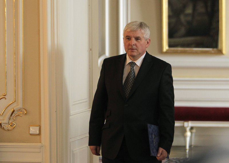 Češki premijer Rusnok podnio ostavku