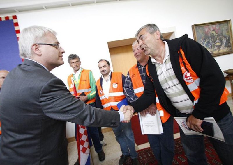 Josipović nagovorio radnike da zadrže odlikovanja