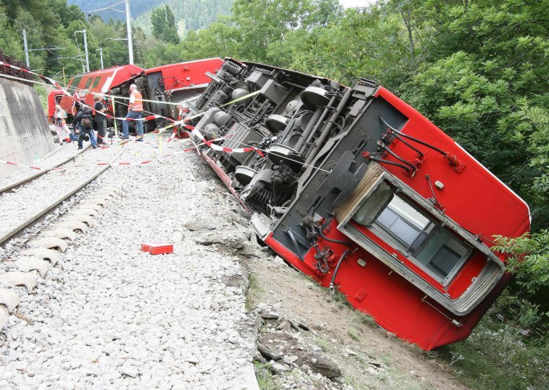 Teška nesreća švicarskog turističkog vlaka