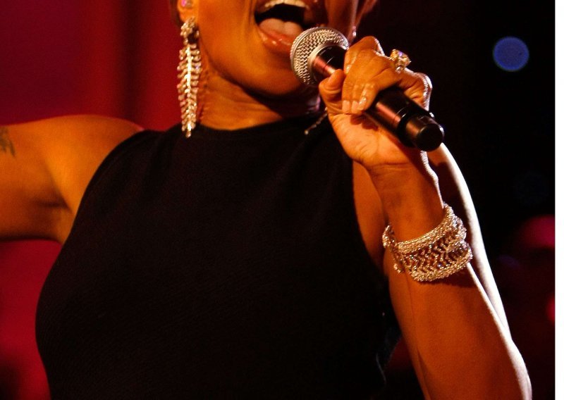 Mary J Blige, Akon i Chris Brown pjevaju za Jackoa
