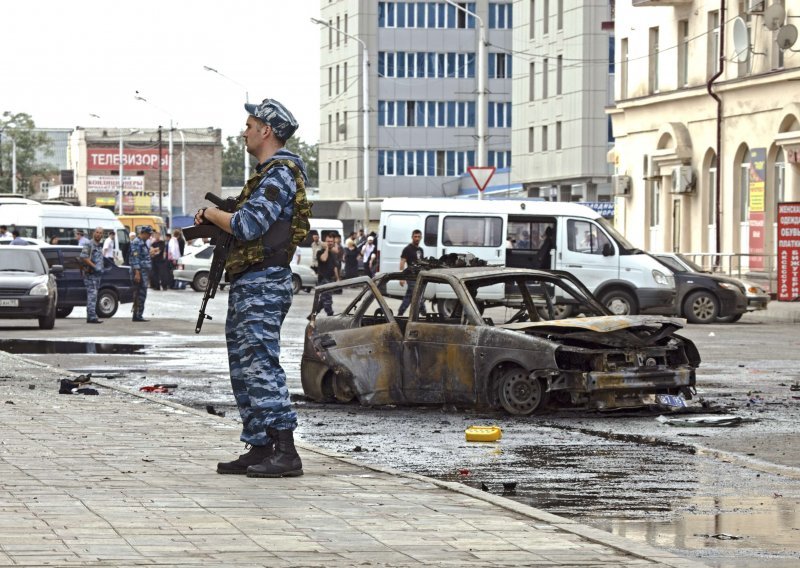 Bombaš samoubojica raznio sedam policajaca