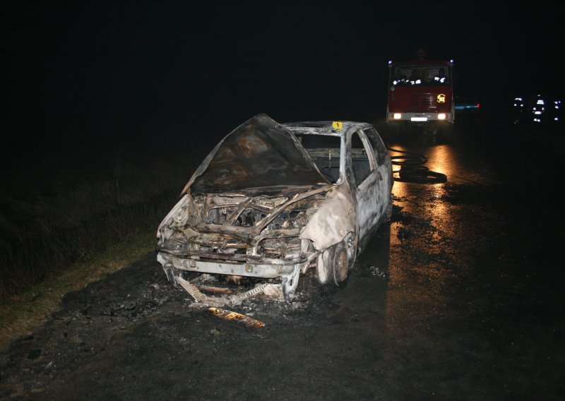 Živ izgorio u autu koji se zapalio u vožnji