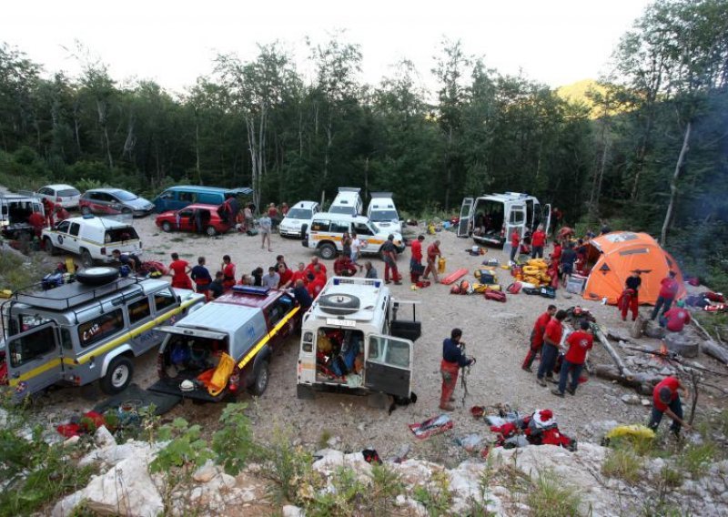 GSS i interventna policija tragaju za nestalim Slovencem