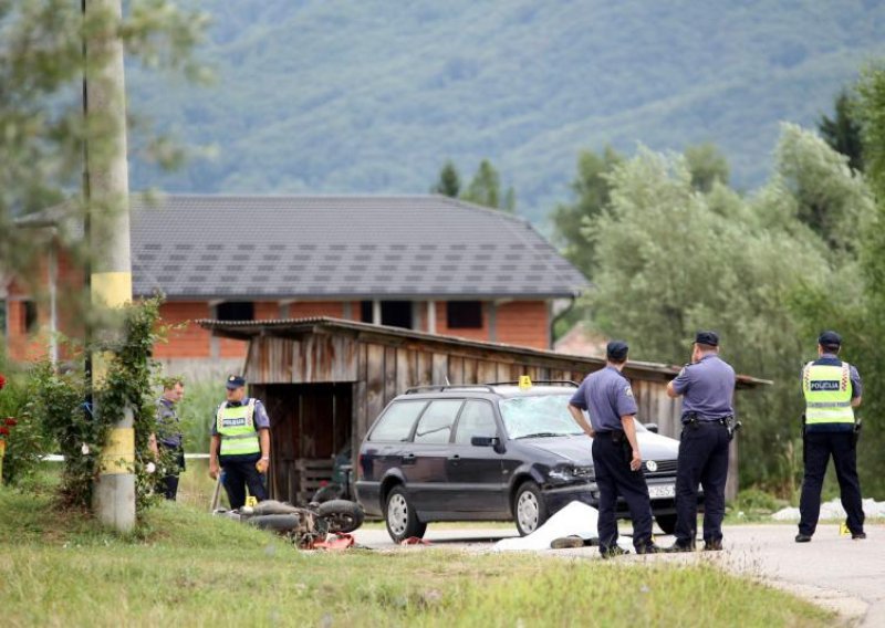 U sudaru poginuo vozač mopeda