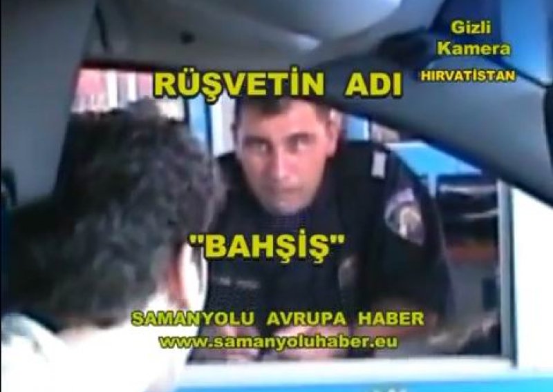 Granični policajac tražio bakšiš od Turčina
