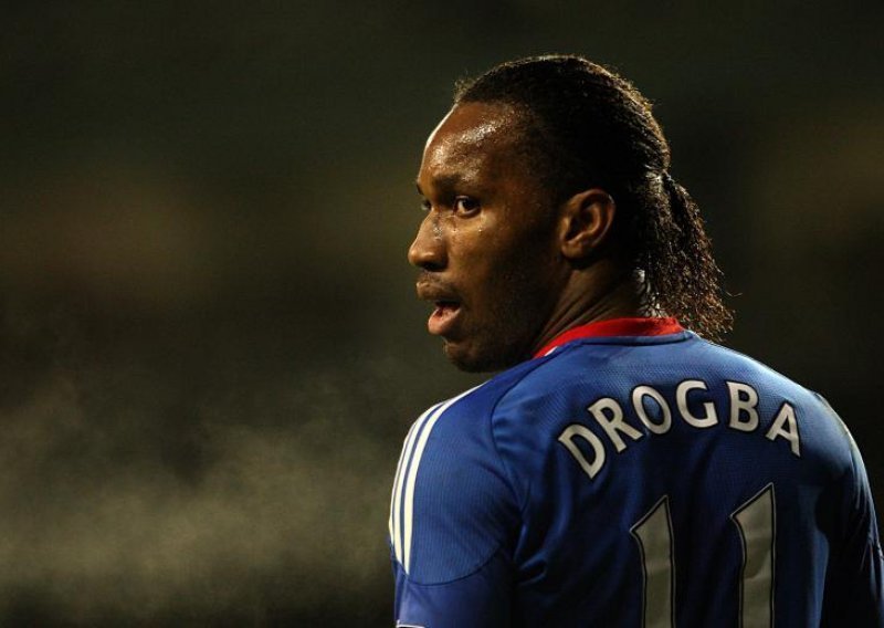 Ljutiti Drogba u okršaju s navijačem