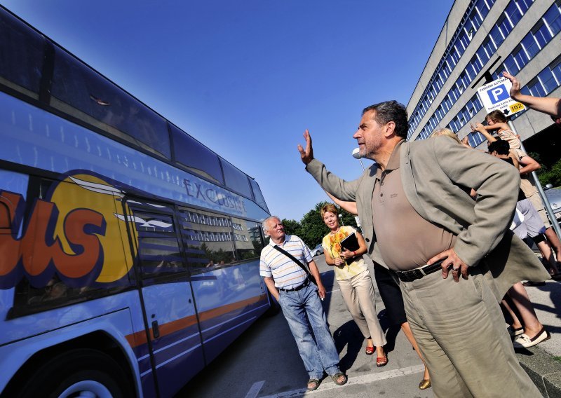 Javite se Bandiću za autobus do Haaga!