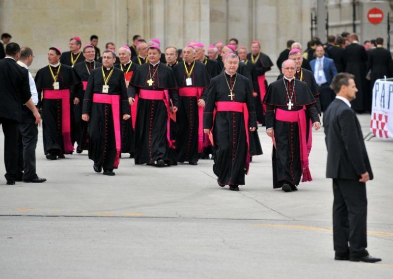 'Pad broja katolika poruka je biskupima da su zakazali'