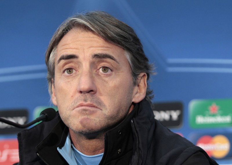 Mancini: Balotellija bih nogom u stražnjicu da mi je sin