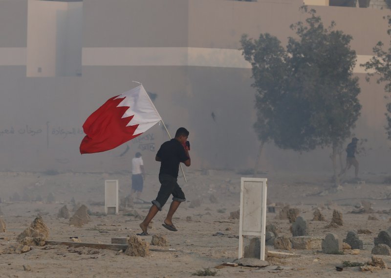 Policija u Bahreinu suzavcem spriječila oporbeni skup