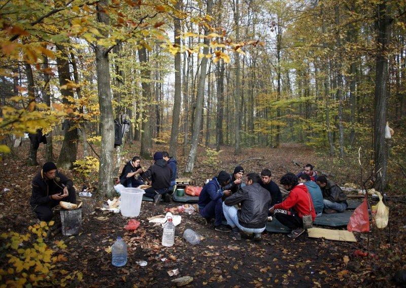 Srbi zapalili baraku da bi otjerali azilante