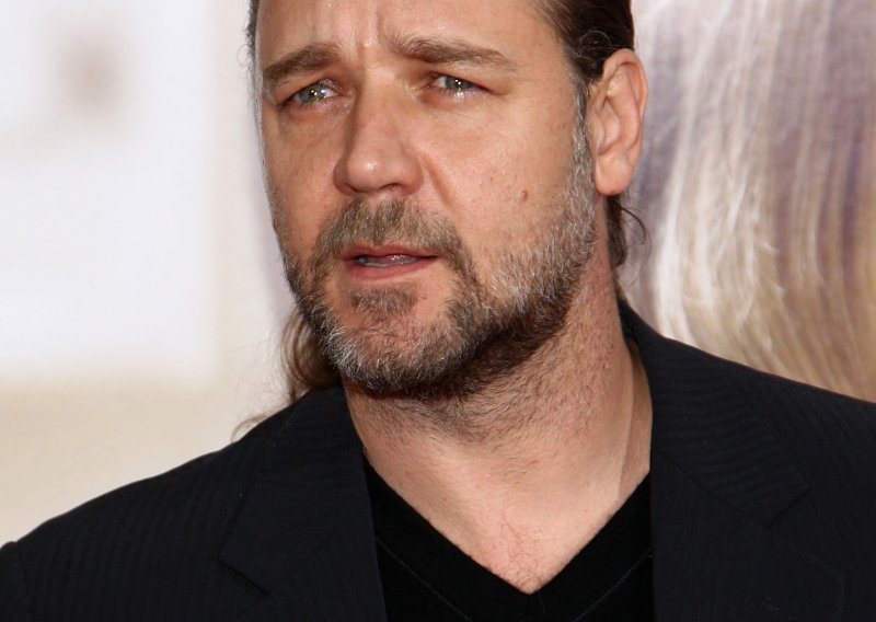 Russell Crowe nagovara ženu da se vrati pjevanju