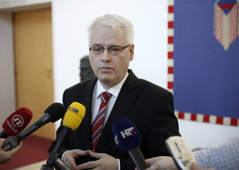 Josipovic confident Slovenian par'l will ratify Croatia's EU treaty on time