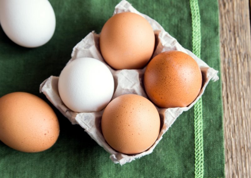 Ima li ikakve razlike između smeđih i bijelih jaja?