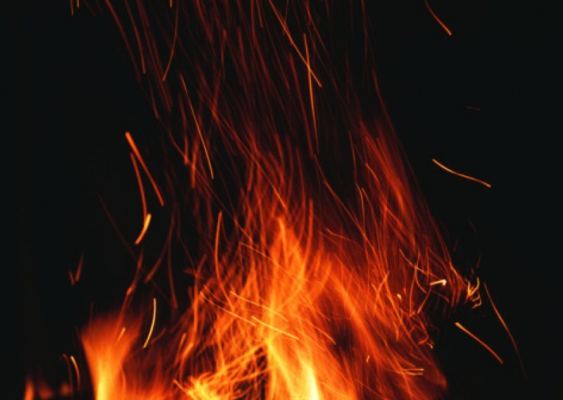 Muškarac palio grane, pao u vatru i poginuo