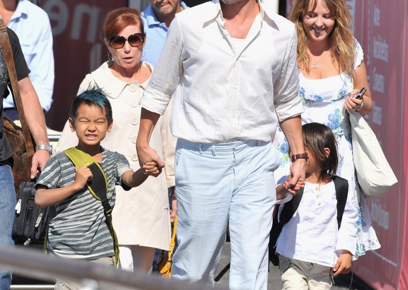Brad Pitt u modu uveo šešire, avijatorice i šalove
