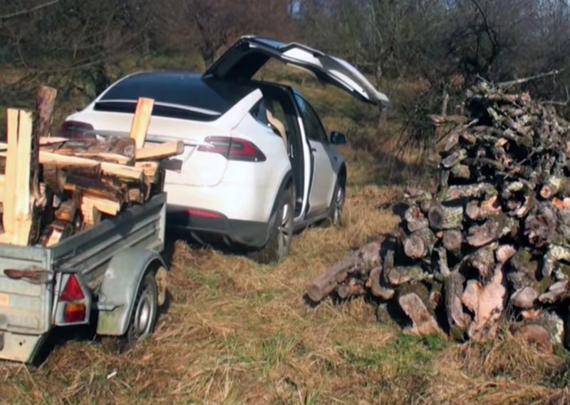 Nekad se po drva išlo traktorom, a danas - Teslom