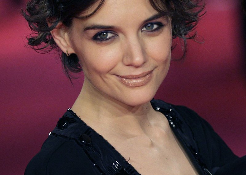 Katie Holmes vraća se na film