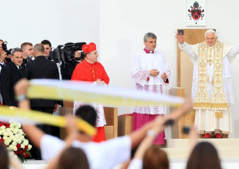Papa: Mladi su srce grada Zagreba pretvorili u hram