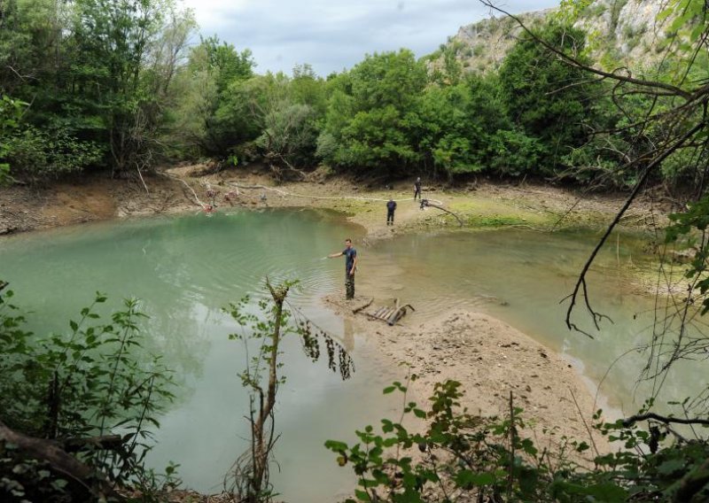 Jezero kod Paravinjine kuće pregledano dva puta