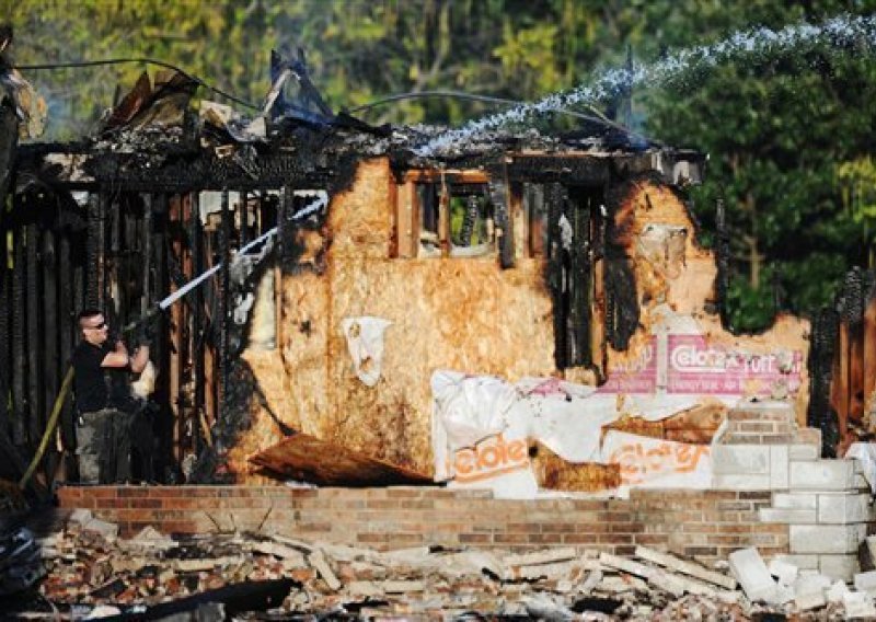 Zapaljena i potpuno uništena džamija u Missouriju