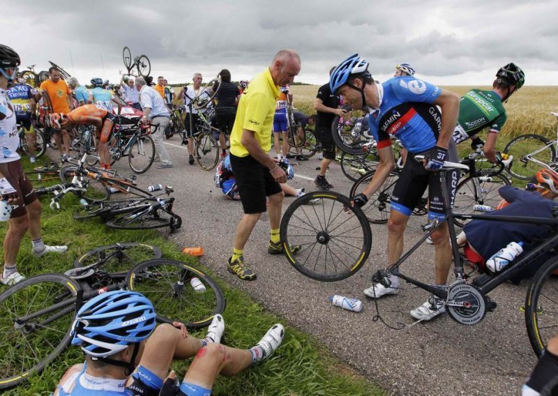 Pobjednik Giro d'Italije zbog ozljeda odustao