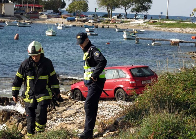 Za volanom doživio infarkt, zabio se u motor pa sletio u more